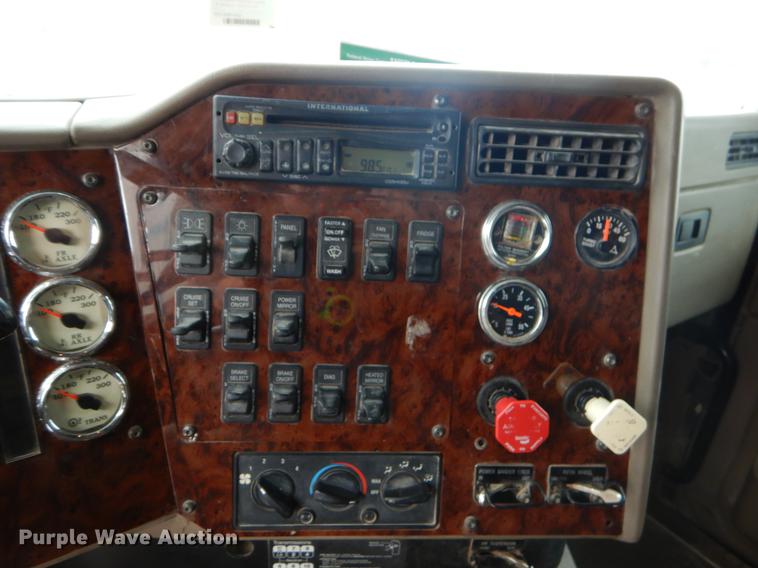 image for item EJ9873 2005 International 9900ix semi truck