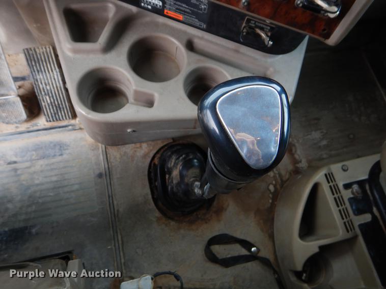 image for item EJ9873 2005 International 9900ix semi truck