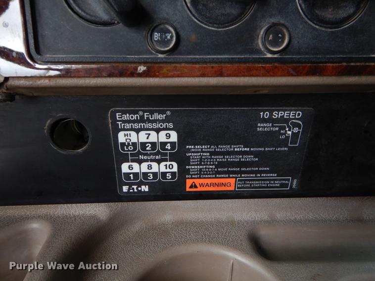 image for item EJ9873 2005 International 9900ix semi truck