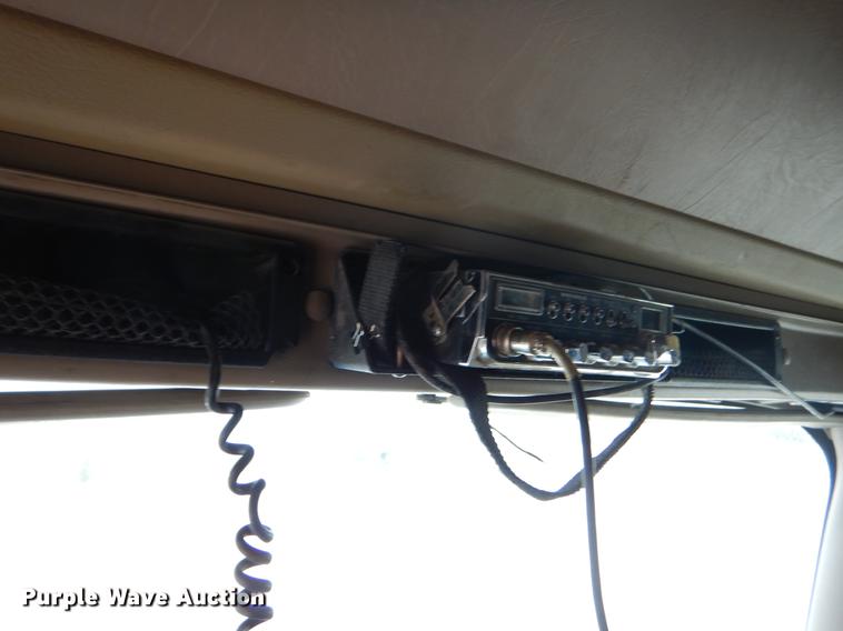 image for item EJ9873 2005 International 9900ix semi truck