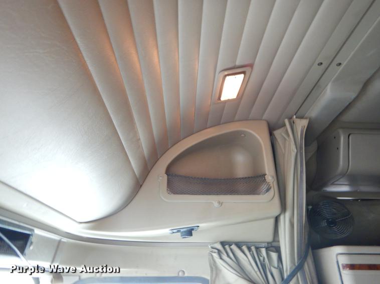 image for item EJ9873 2005 International 9900ix semi truck