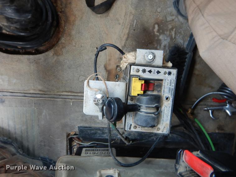 image for item EJ9873 2005 International 9900ix semi truck