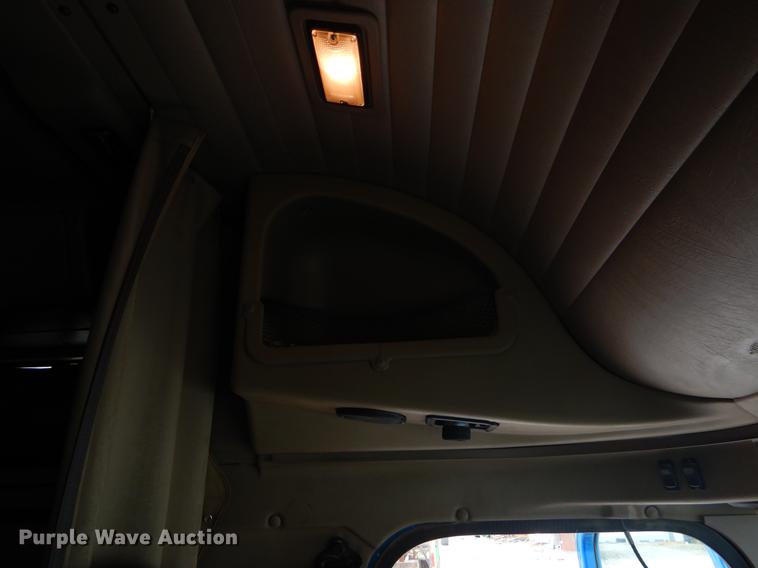 image for item EJ9873 2005 International 9900ix semi truck