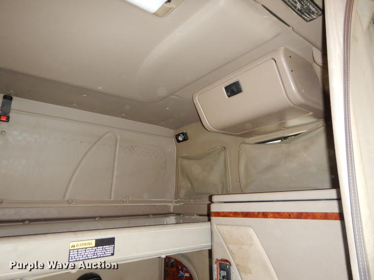 image for item EJ9873 2005 International 9900ix semi truck