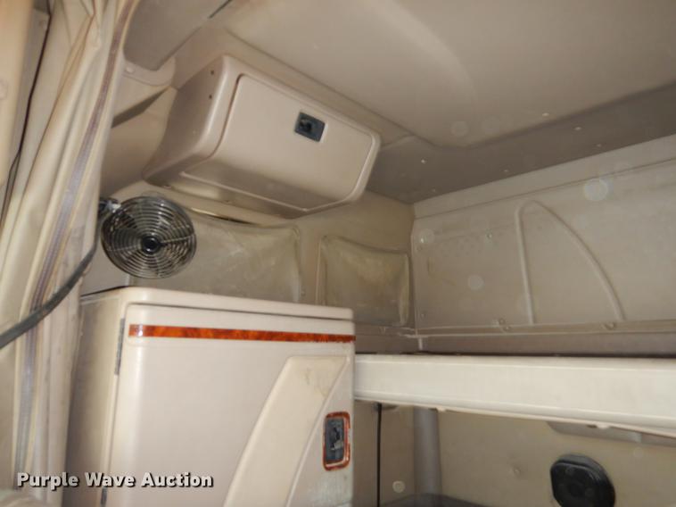 image for item EJ9873 2005 International 9900ix semi truck