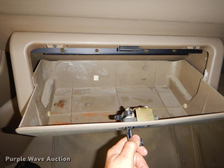 image for item EJ9873 2005 International 9900ix semi truck