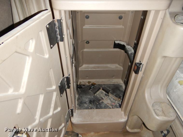 image for item EJ9873 2005 International 9900ix semi truck