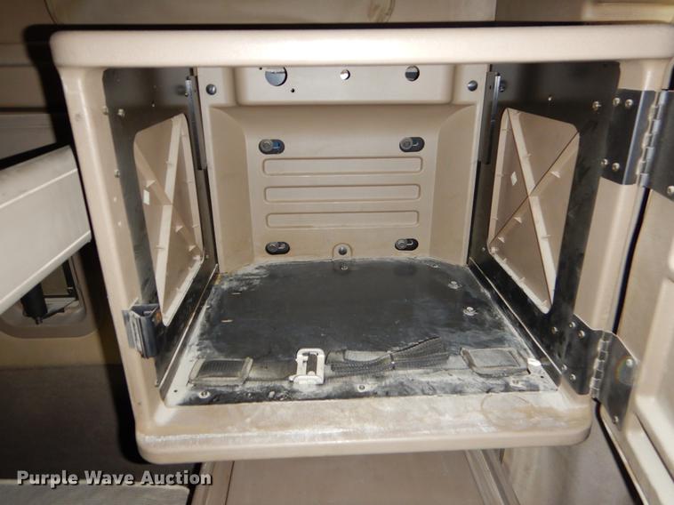 image for item EJ9873 2005 International 9900ix semi truck