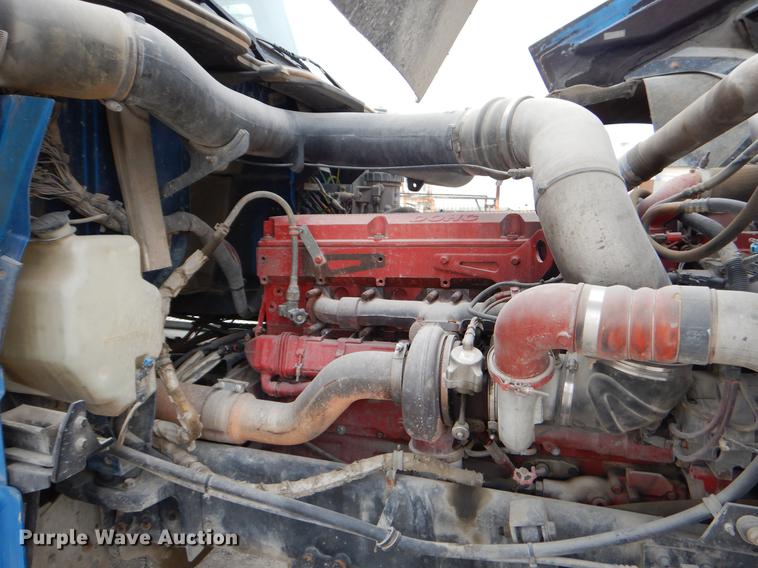 image for item EJ9873 2005 International 9900ix semi truck