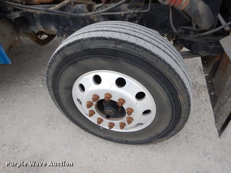 image for item EJ9873 2005 International 9900ix semi truck