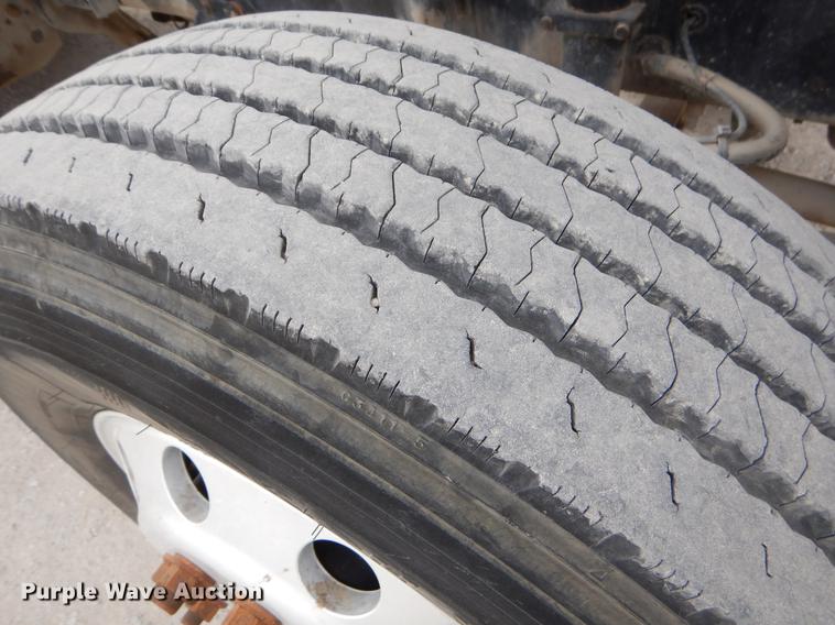 image for item EJ9873 2005 International 9900ix semi truck