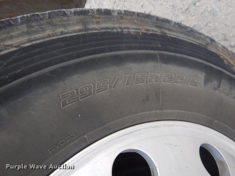 image for item EJ9873 2005 International 9900ix semi truck