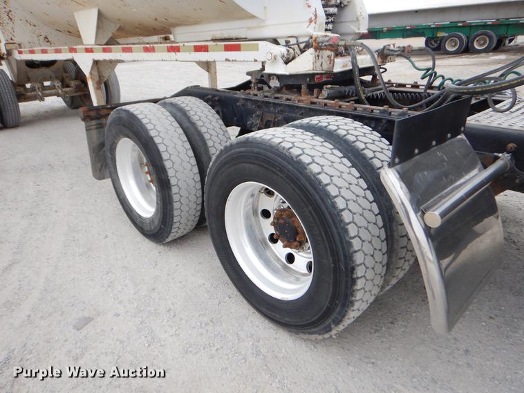 image for item EJ9873 2005 International 9900ix semi truck