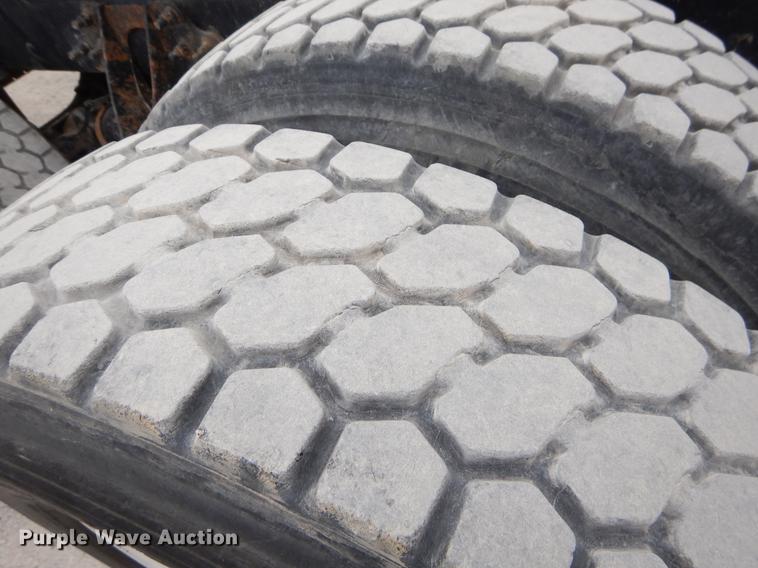 image for item EJ9873 2005 International 9900ix semi truck