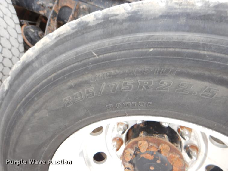 image for item EJ9873 2005 International 9900ix semi truck