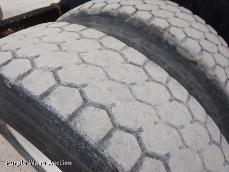 image for item EJ9873 2005 International 9900ix semi truck