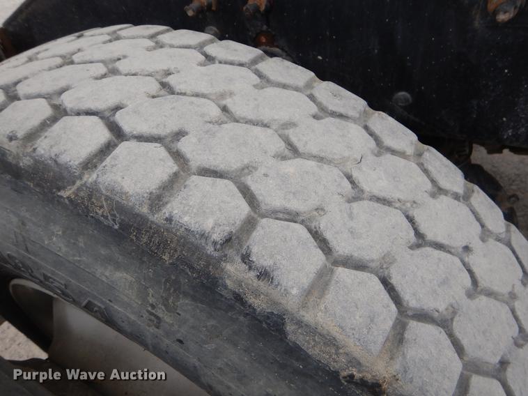 image for item EJ9873 2005 International 9900ix semi truck