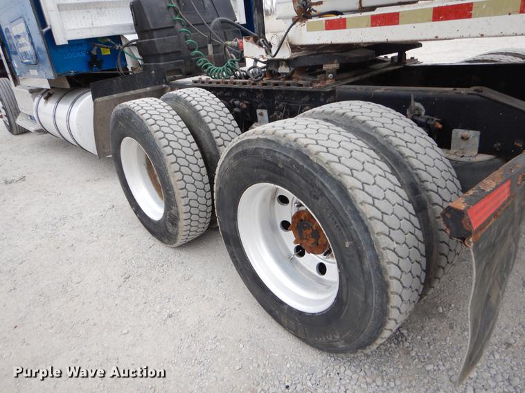 image for item EJ9873 2005 International 9900ix semi truck