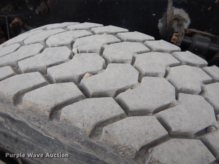 image for item EJ9873 2005 International 9900ix semi truck