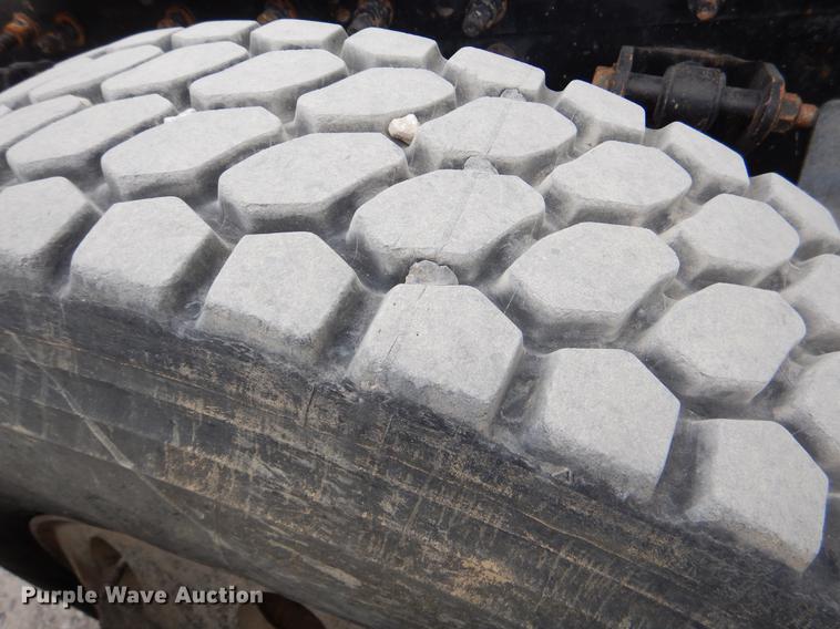 image for item EJ9873 2005 International 9900ix semi truck