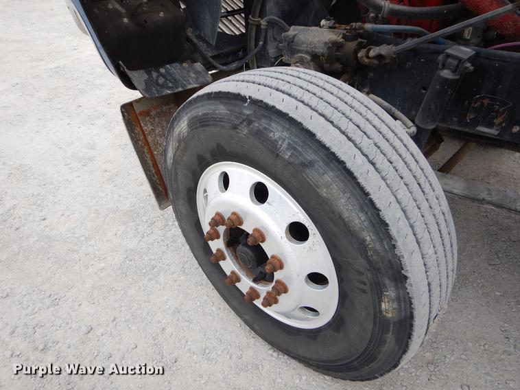 image for item EJ9873 2005 International 9900ix semi truck