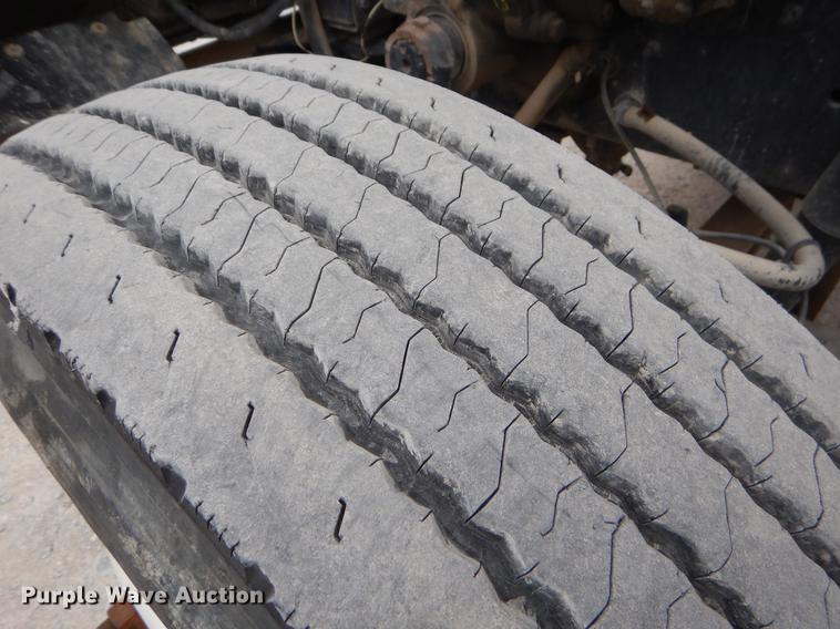 image for item EJ9873 2005 International 9900ix semi truck