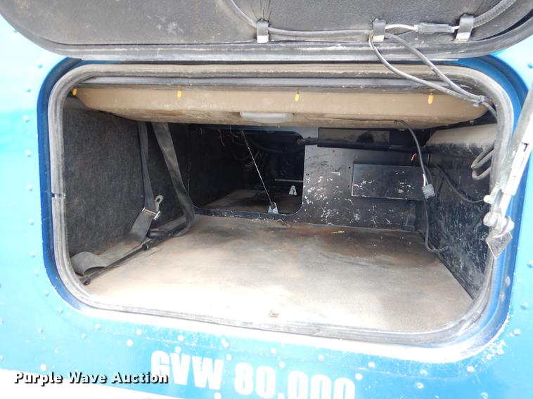 image for item EJ9873 2005 International 9900ix semi truck