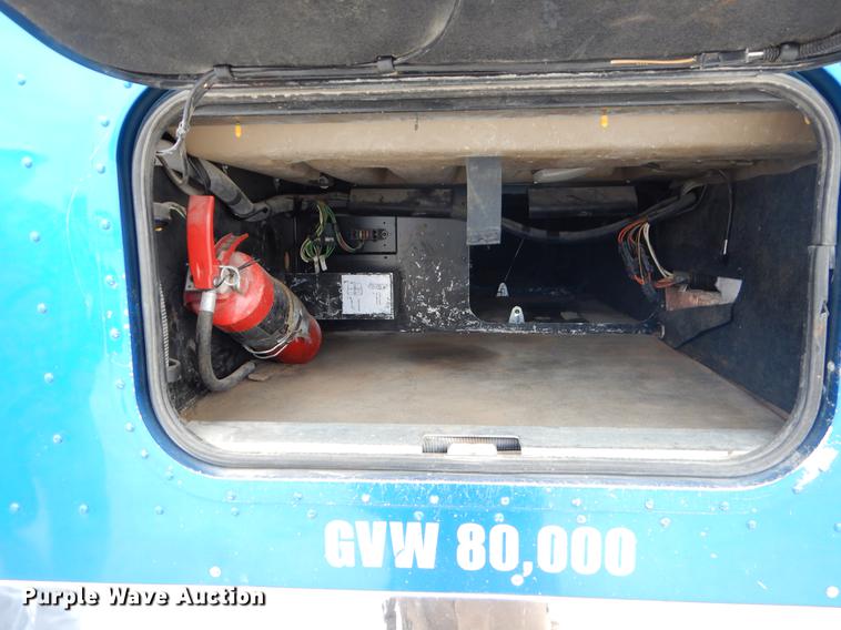 image for item EJ9873 2005 International 9900ix semi truck