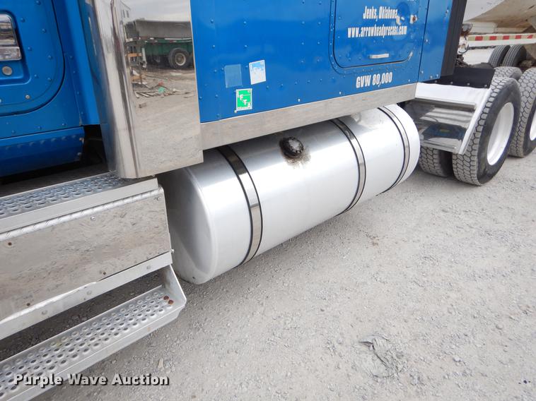 image for item EJ9873 2005 International 9900ix semi truck