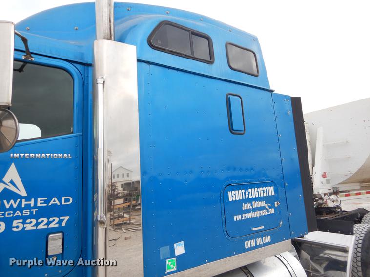 image for item EJ9873 2005 International 9900ix semi truck