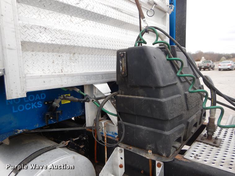 image for item EJ9873 2005 International 9900ix semi truck