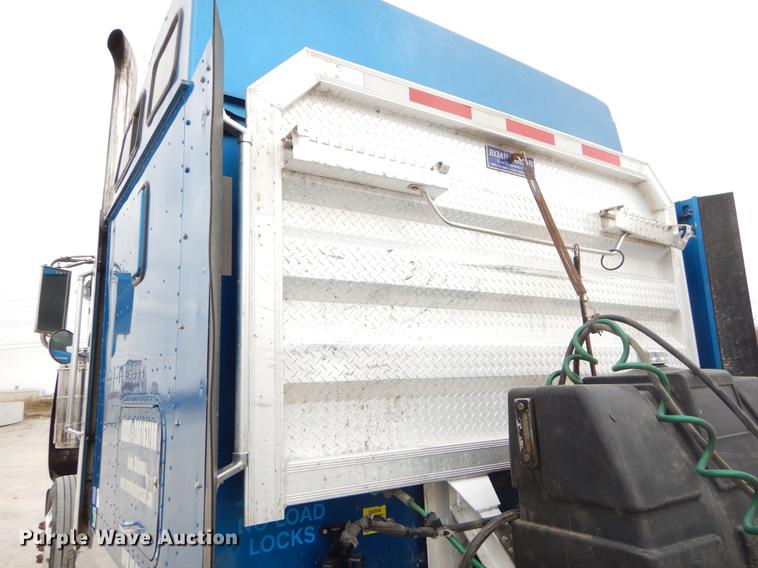 image for item EJ9873 2005 International 9900ix semi truck