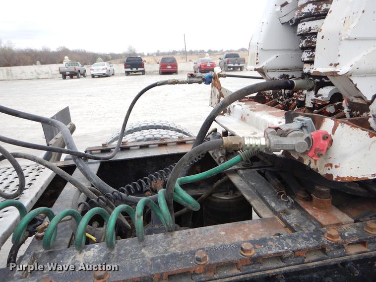 image for item EJ9873 2005 International 9900ix semi truck