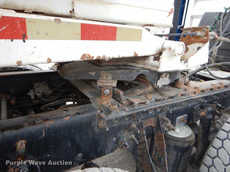 image for item EJ9873 2005 International 9900ix semi truck