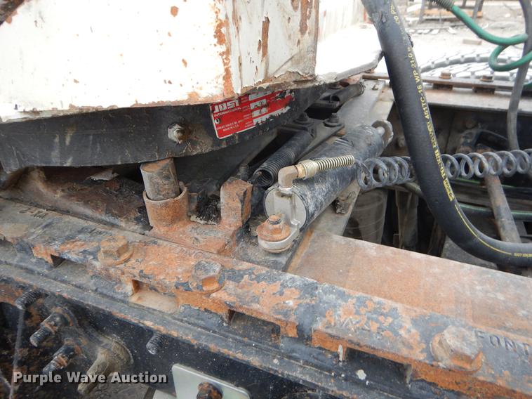 image for item EJ9873 2005 International 9900ix semi truck