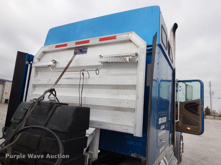 image for item EJ9873 2005 International 9900ix semi truck