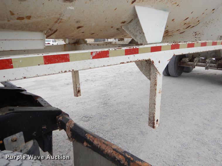 image for item EJ9874 2000 CPS end dump trailer