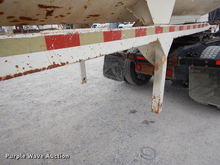 image for item EJ9874 2000 CPS end dump trailer
