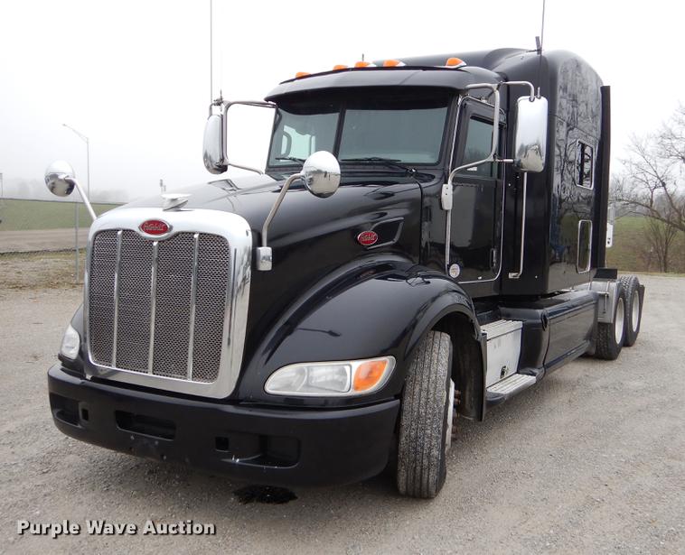 image for item EJ9916 2013 Peterbilt 386 semi truck