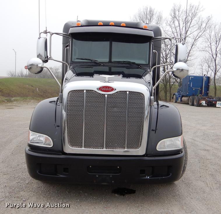 image for item EJ9916 2013 Peterbilt 386 semi truck