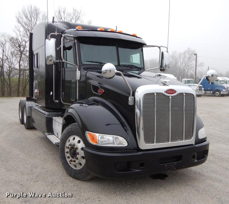 image for item EJ9916 2013 Peterbilt 386 semi truck