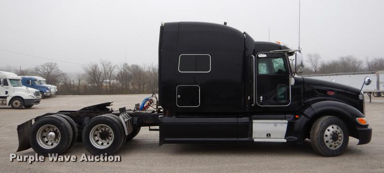 image for item EJ9916 2013 Peterbilt 386 semi truck