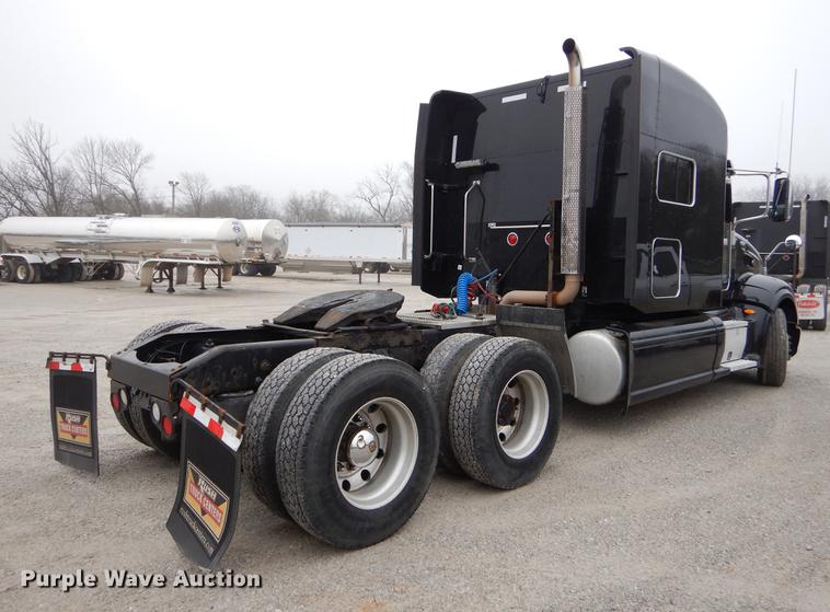 image for item EJ9916 2013 Peterbilt 386 semi truck