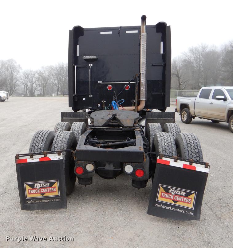 image for item EJ9916 2013 Peterbilt 386 semi truck