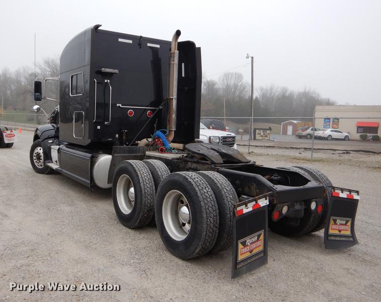 image for item EJ9916 2013 Peterbilt 386 semi truck