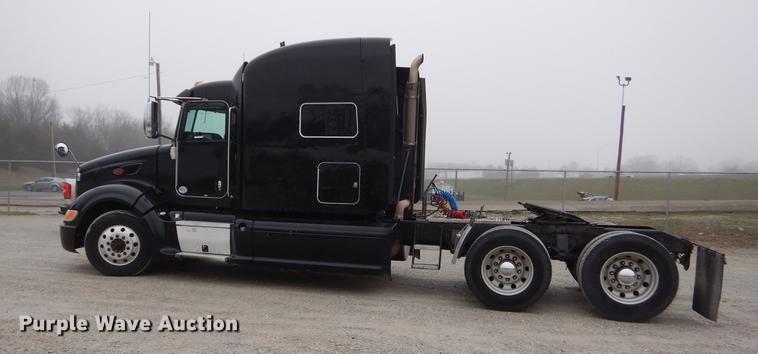 image for item EJ9916 2013 Peterbilt 386 semi truck