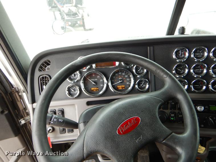 image for item EJ9916 2013 Peterbilt 386 semi truck