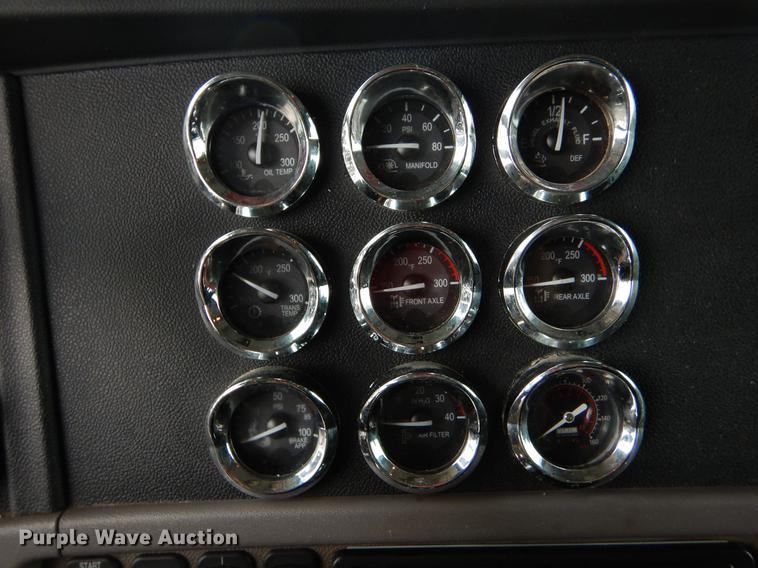 image for item EJ9916 2013 Peterbilt 386 semi truck