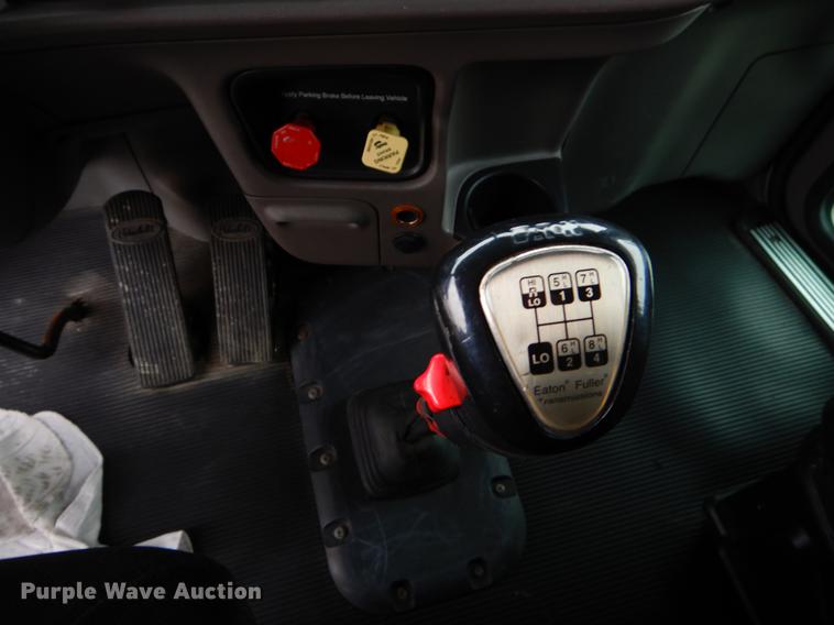 image for item EJ9916 2013 Peterbilt 386 semi truck