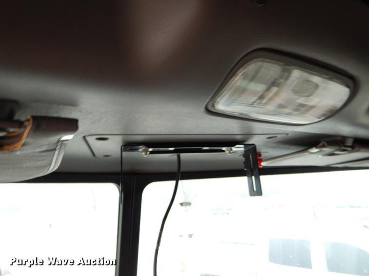 image for item EJ9916 2013 Peterbilt 386 semi truck